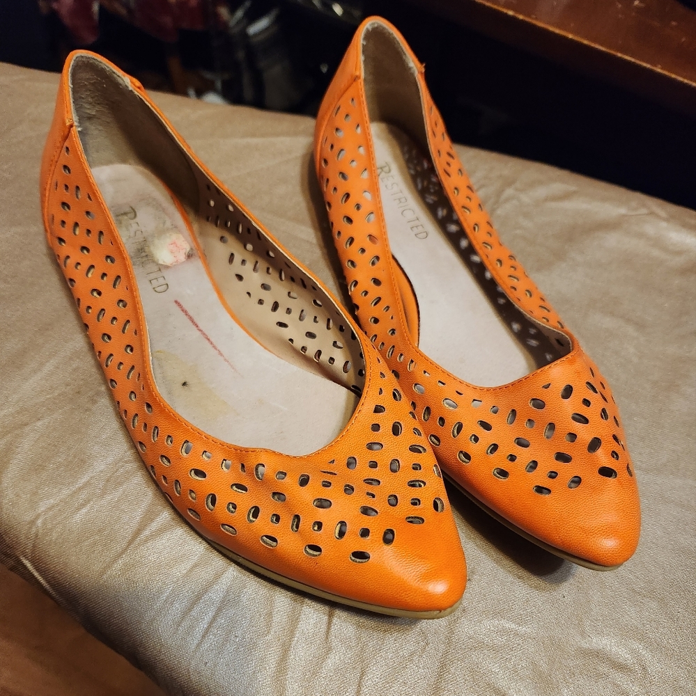 Restricted orange leather flats. Perfect for Thanksgiving!